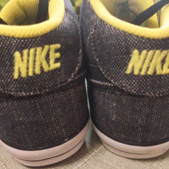 Kid's NIKE Canvas Grey Sneakers - Size 6.5Y - Picture 2 of 6